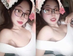 Em gái dễ thương lại còn thích chịch nhau