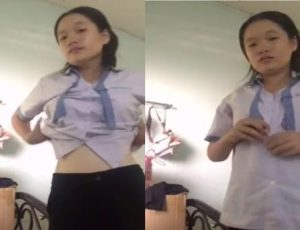 Nữ sinh khít được bạn cho lên đỉnh