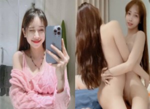 Idol toptop Lâm Thái Vy cọ bướm với một hot girl khác